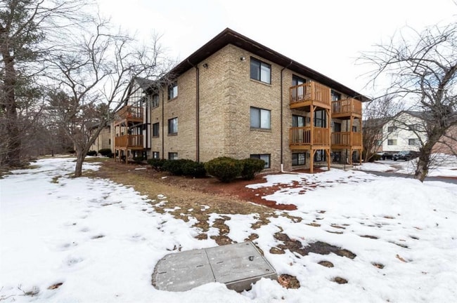 1 Lancelot Ct unit 8-24, Salem, NH 03079 - photo 2