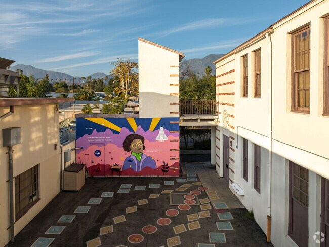 Jackson Elementary School has amazing school art located all around the campus.