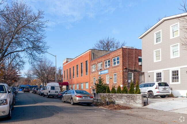 Tiferet Torah has a post high school program.