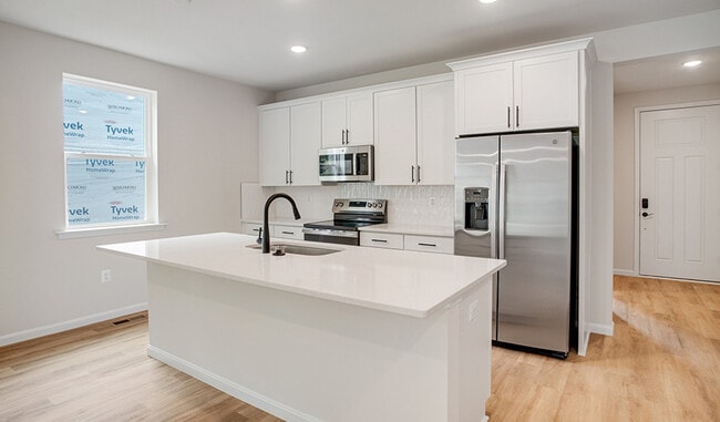 35599 Pine Needle Ln, Locust Grove, VA 22508 - photo 2