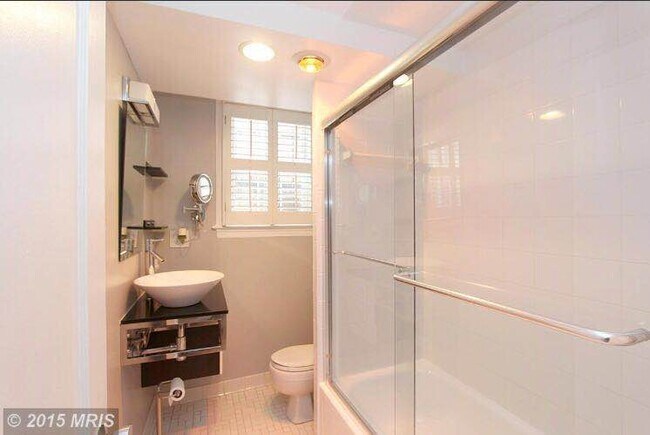 4481 Macarthur Blvd NW unit B1, Washington, DC 20007 - photo 5