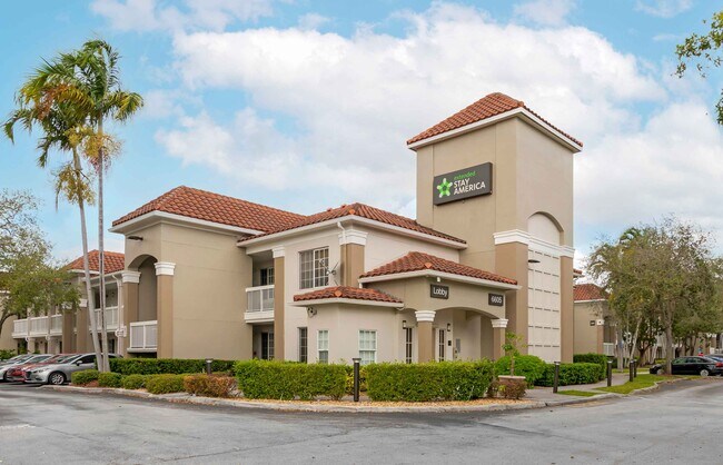 6605 NW 7th St, Miami, FL 33126 - photo 2