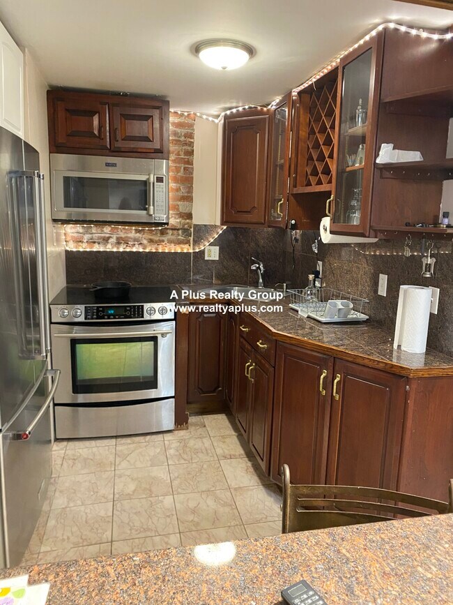 15 Chilcott Place unit 1, Jamaica Plain, MA 02130 - photo 2