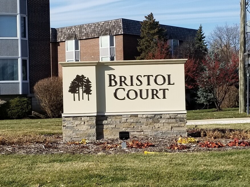 400 Ascot Dr unit 2D, Park Ridge, IL 60068 - photo 1