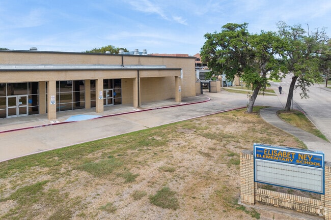 Elisabet Ney Elementary School is proud to offer a dual language program.