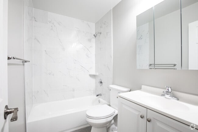 1 BR, 1 BA - 769 SQFT