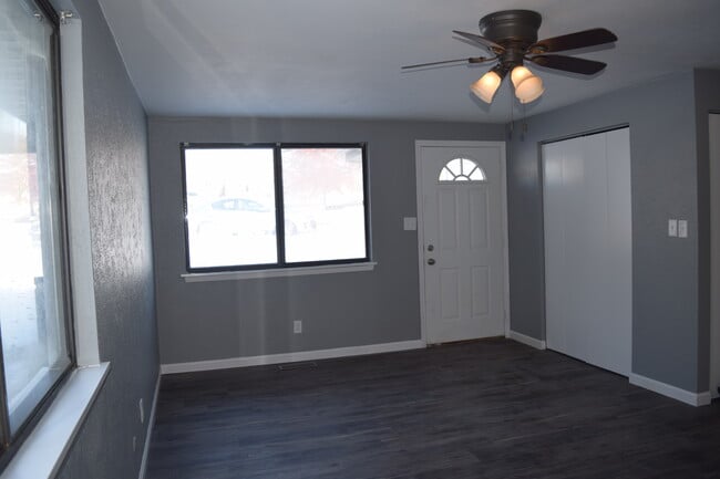 112 Wood Ct unit 2, East Peoria, IL 61611 - photo 2