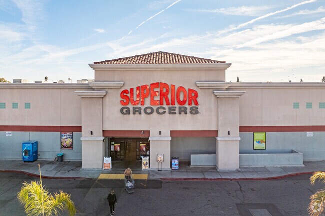 Residents of Piedmont Mesa can do their shopping at stores along Route 66.