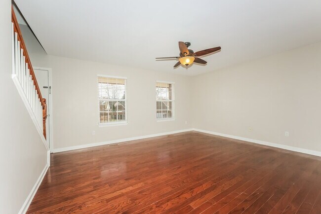 2010 Slayton Dr, Spring Hill, TN 37174 - photo 6