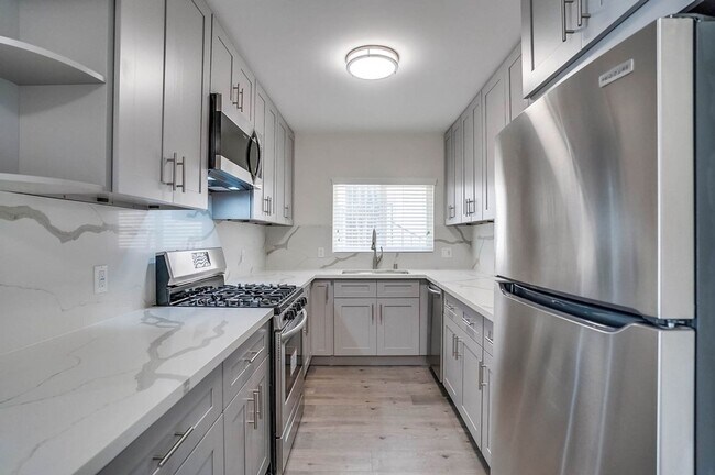 Secure, Stylish Property Near Leimert Park & Baldwin Hills, Los Angeles, CA 90008 - photo 2