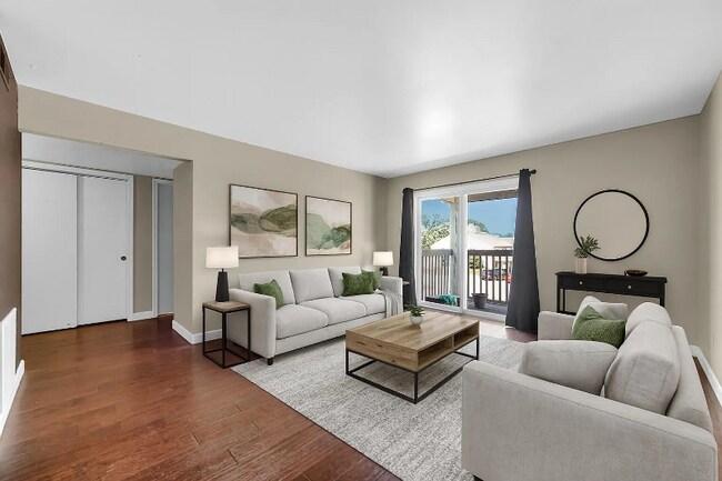 1066 Millpond Rd unit E, Valparaiso, IN 46385 - photo 2