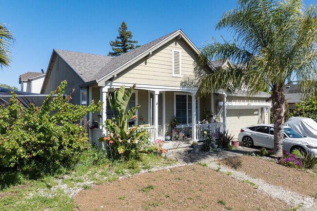 Roseland offers some Craftsman-style homes to choose from.