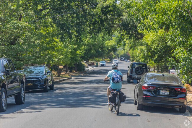 Calistoga is a very bike friendly city, with many flat roads and surrounding trails.