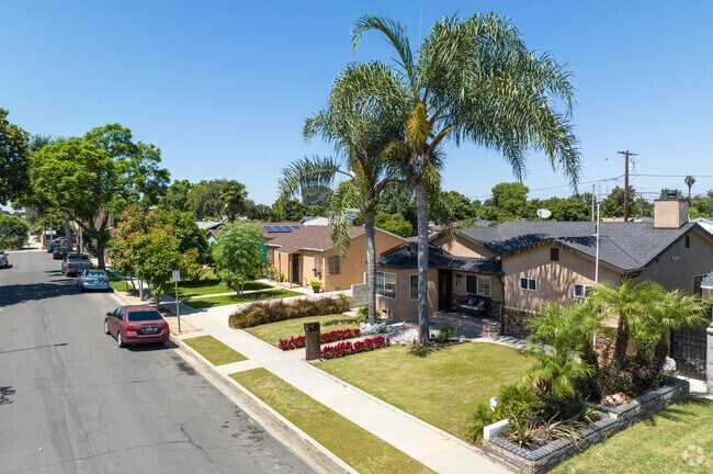 Opt for a flower-lined walkway to your Starr King, CA, front door.
