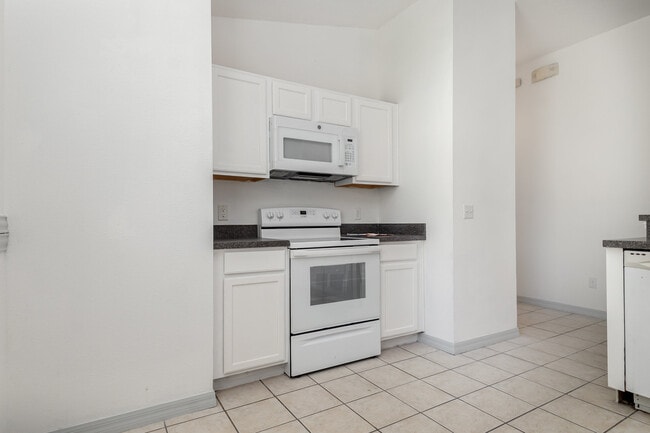 923 Sandy Ridge Dr, Davenport, FL 33896 - photo 5