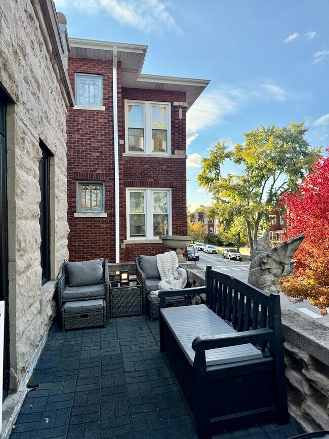 5155 W Cullom Ave unit 2, Chicago, IL 60641 - photo 4