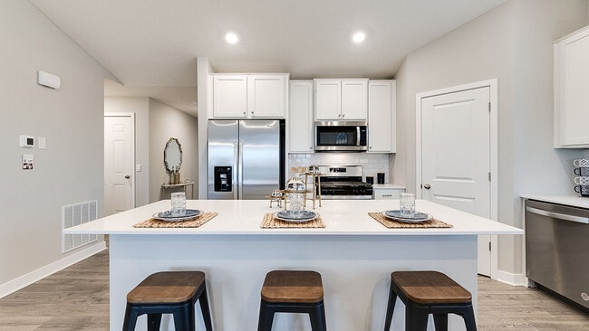 2224 Latour Dr, Shakopee, MN 55379 - photo 3