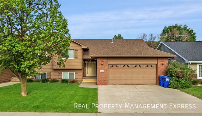 3207 N Aurora Ave, Sioux Falls, SD 57107 - photo 2