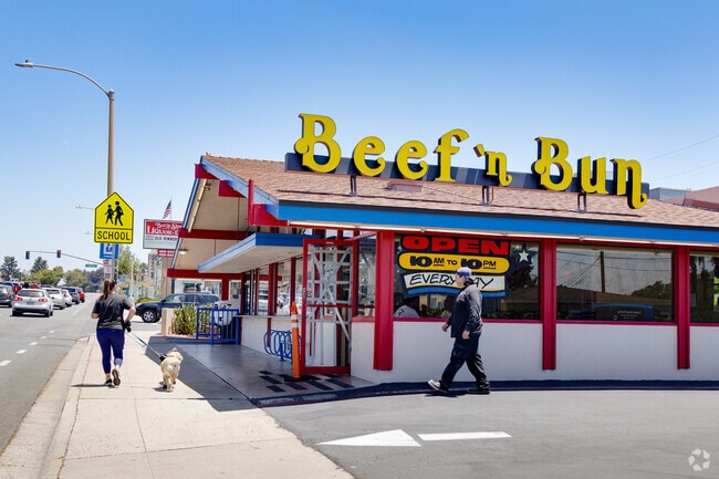 Beef 'n Bun has been a favorite restaurant since the 60's in Fletcher Hills.