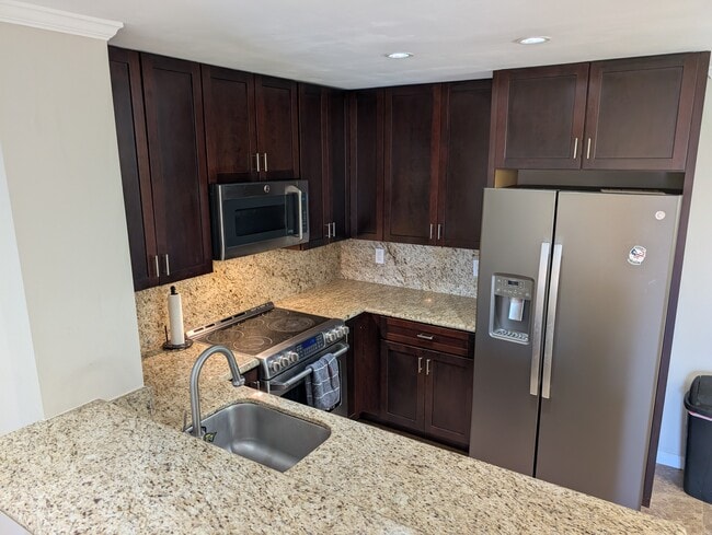 The Plaza Condominiums unit 121, San Diego, CA 92109 - photo 7