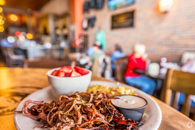 Blarney Stone Pub serves the best corn beef and beers in Arbor Glen.
