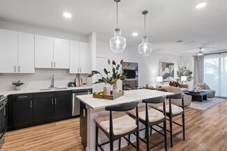 376 Penley Lake Cir, Cape Coral, FL 33991