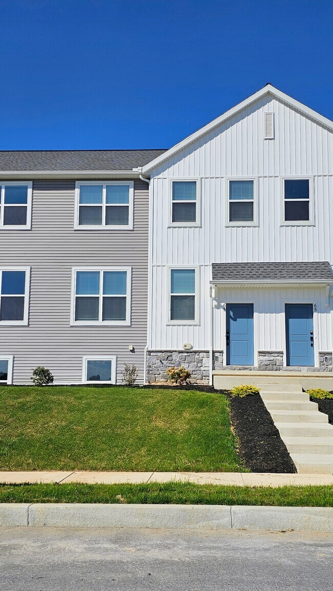 63 N Conifer Dr, Elizabethtown, PA 17022