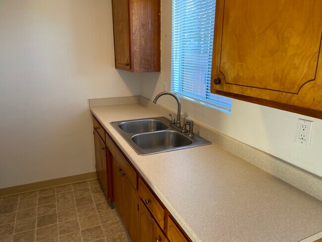 485 Mill St unit 1, Willits, CA 95490 - photo 5