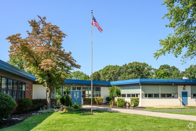 Helen Morgan School receives a B-plus from Niche.