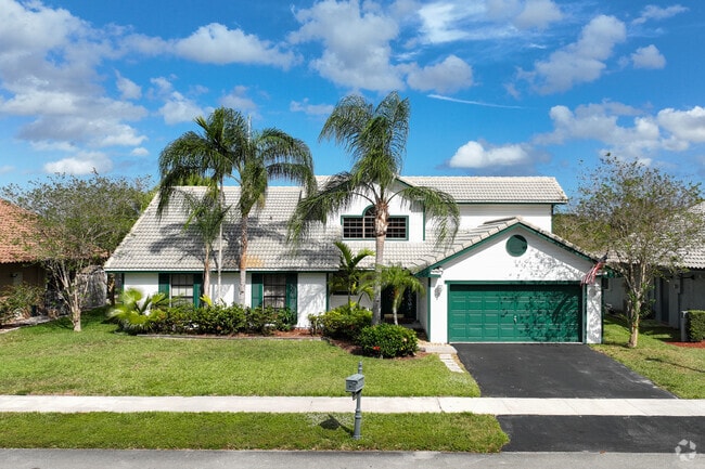 The Pine Island Ridge  neighborhood offers many different styles of homes.
