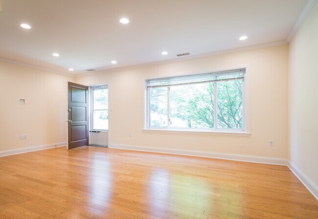 94 Gerry Rd unit 1, Chestnut Hill, MA 02467 - photo 5