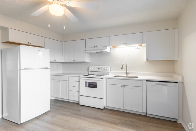 2BR, 1BA - 825SF - Kitchen