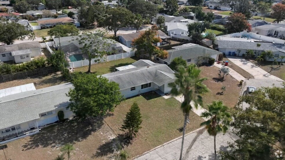 10095 Nassau Ct, Seminole, FL 33776 - photo 2