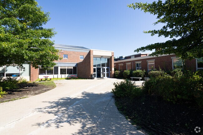 Sky View Middle School welcomes current and prospective students.