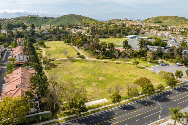 Corona Ranch locals can 
stroll along the pathways at Parkview Park.