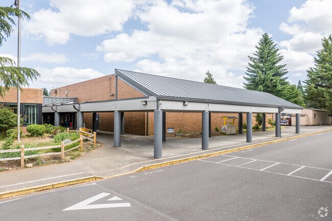 The Front of Bridgeport Elementary School in Tualatin, OR.
