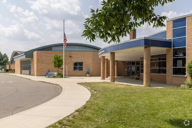 Norup International School's main entrance in Oak Park.