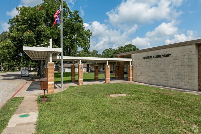 Central Elementary serves Angleton and surrounding areas.