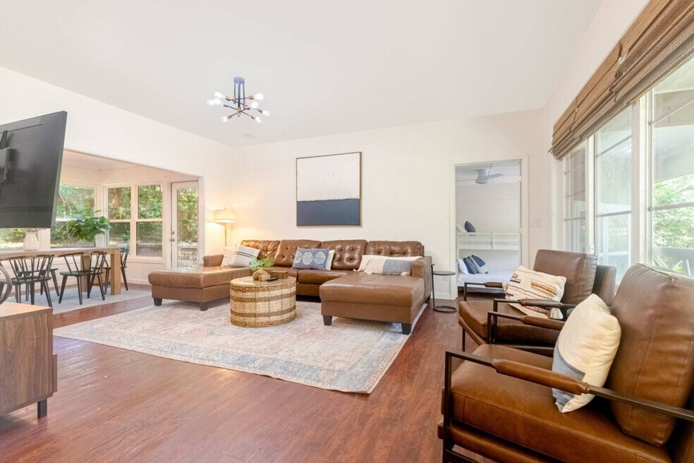 318 SW 27th St unit ID1359097P, Gainesville, FL 32607 - photo 1