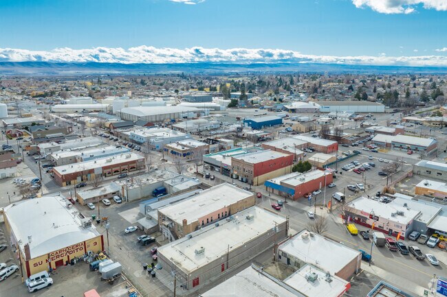 With new retail centers under construction, Grandview development is rapidly expanding.