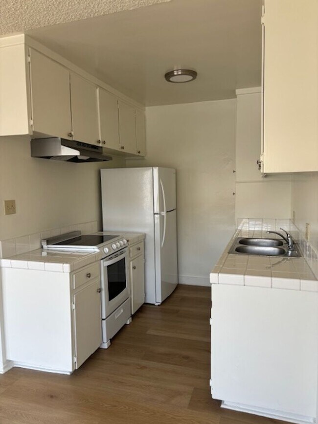 Berendo 221, Los Angeles, CA 90004 - photo 6