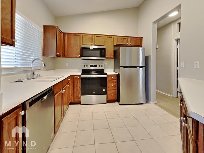 17217 N Larkspur Ln, Surprise, AZ 85374 - photo 4