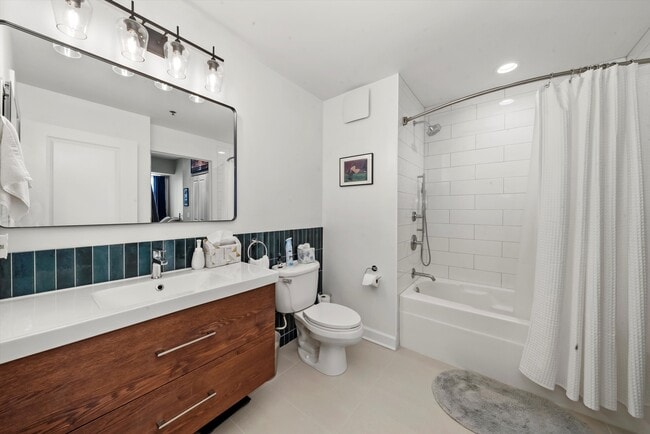 The Venetian unit 1406, Chicago, IL 60610 - photo 7