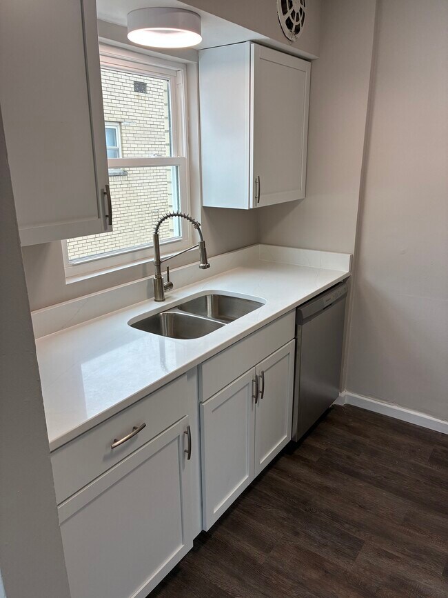 4864 Madison Rd unit 3, Cincinnati, OH 45227 - photo 5