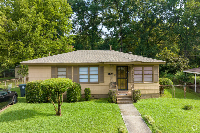 Bungalow  style  homes sit gracefully in Thomas with their simple design.
