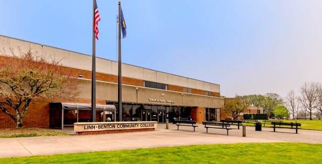 Lynn Benton College