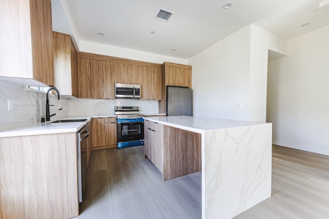 1330 Tamarind Ave, Los Angeles, CA 90028 - photo 6