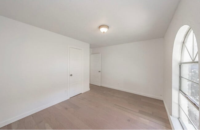 3506 S Elm Dr, Grand Prairie, TX 75052 - photo 5