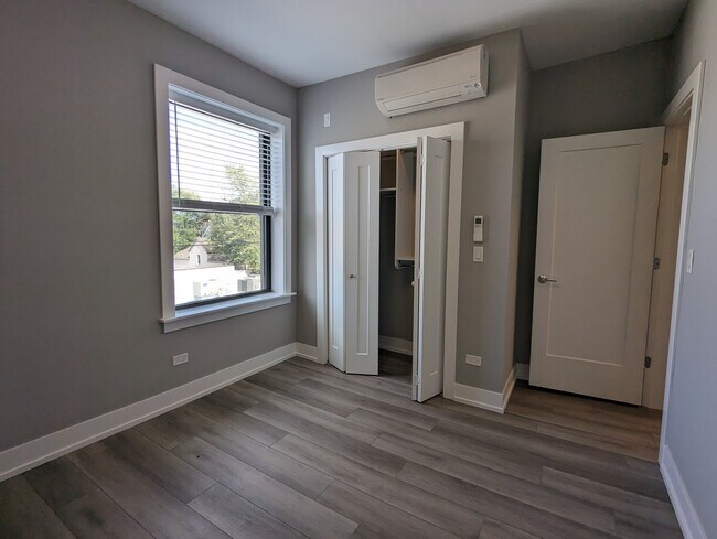 3935 N Janssen Ave unit 3937-W3, Chicago, IL 60613 - photo 5