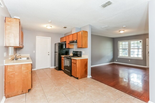 5049 Yearling Ln, Jacksonville, FL 32210 - photo 5